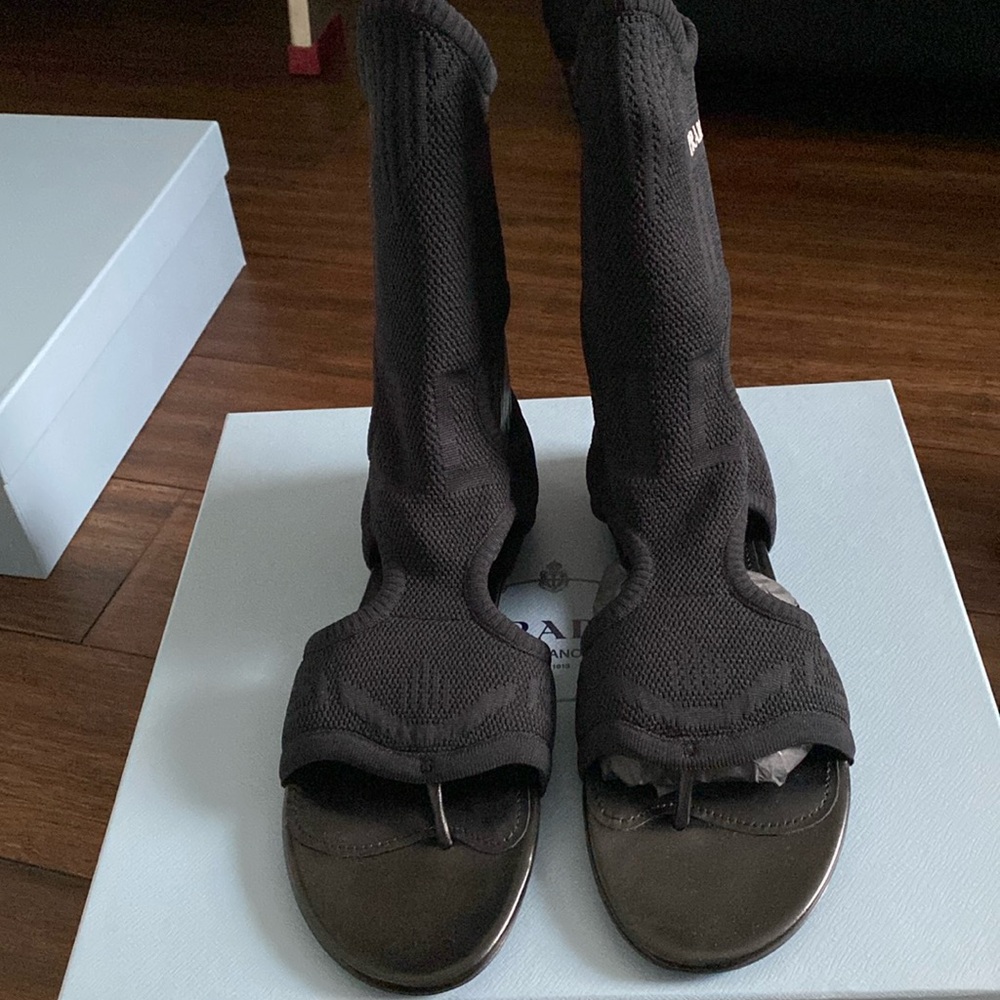 Beautiful Prada shoes Size 38 1/2
